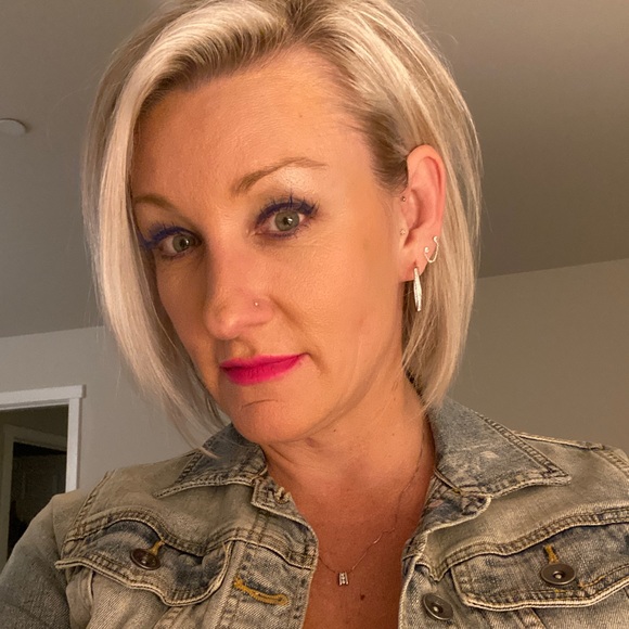 Meet your Posher, Amber - Picture 1 of 1